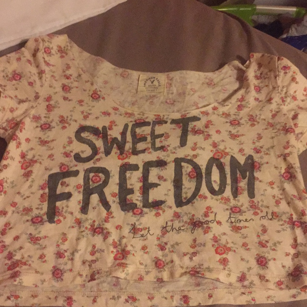 Sweet Freedom American Eagle floral crop top